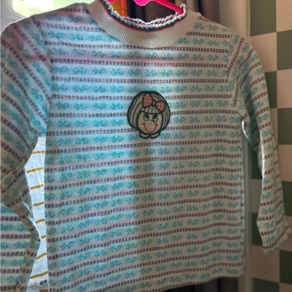 Vintage ribbon bows top